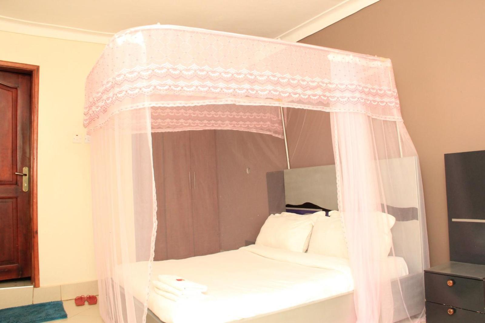 Airport Shoebill Hotel Entebbe Exterior photo