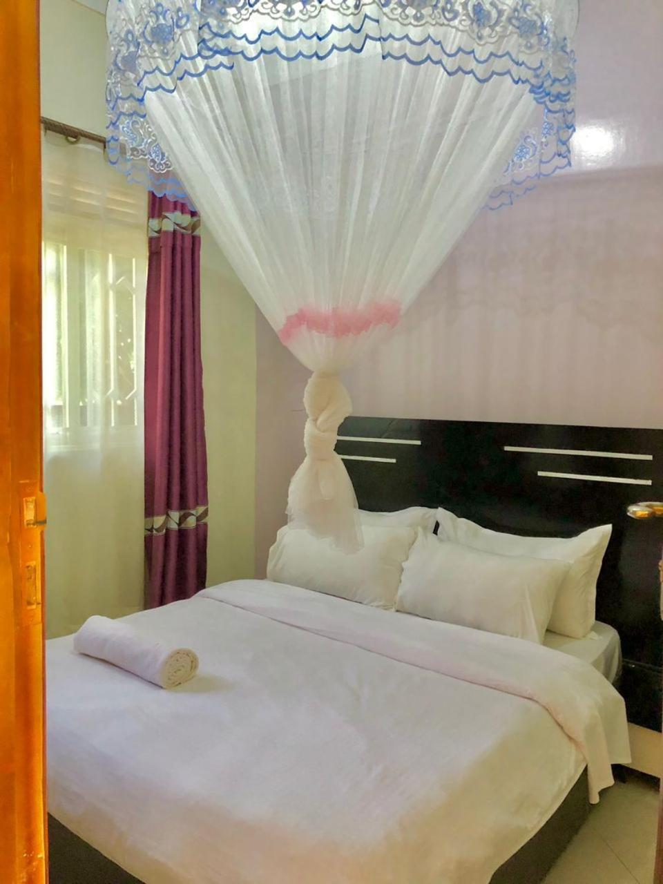 Airport Shoebill Hotel Entebbe Exterior photo
